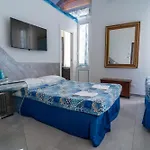 泰瑞莎客房和套房旅馆 4*